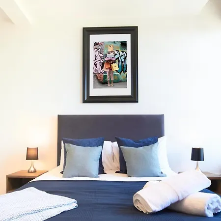 Sleek And Sophisticated New York Style Apartmán